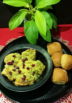 A picture of Sindhi Street Food Butter Papdi Chaat.