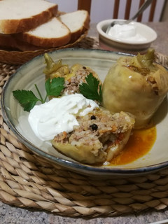 Una foto de Pimientos rellenos con carne y arroz