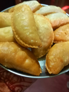 मावा स्टफ्ड गुझिया रेसिपी मुख्य फोटो