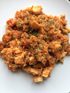 Una foto de Quinoa con pechuga de pavo y verdura