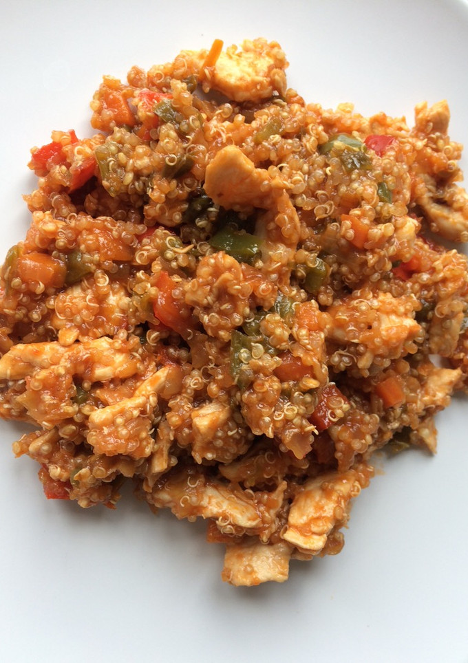 Una foto de Quinoa con pechuga de pavo y verdura