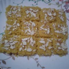 A picture of Nariyal barfi.