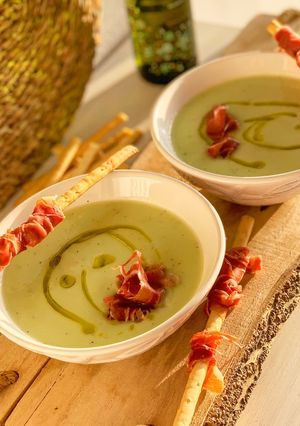 Una foto de Sopa fría de melón de galia🍈