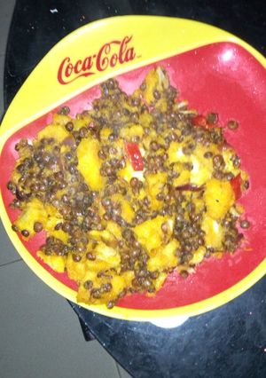 A picture of Yam and pigeon peas.