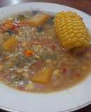 Sopa de verduras con fideos
