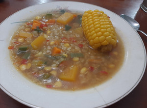 Una foto de Sopa de verduras con fideos
