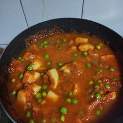 A picture of Aloo Matar Curry.