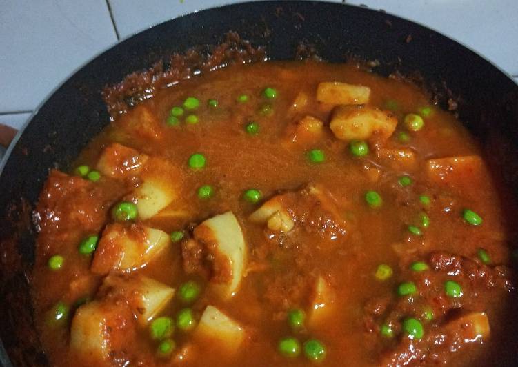 How to Make Speedy Aloo Matar Curry