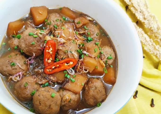 Semur bola daging