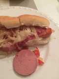 Salchichas alemanas con chucrut, salsa criolla y leberwurst