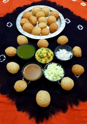 રગડા પાણીપુરી(Ragda panipuri recipe in gujrati) રેસીપી મુખ્ય ફોટો