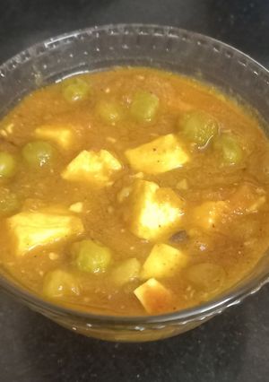 A picture of Matar Paneer.