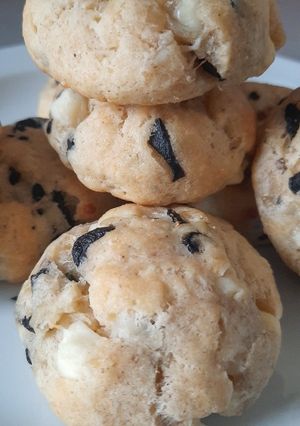Une photo de Cookies salés feta, olives noires et parmesan