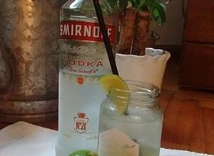 Una foto de Caipiroska en tarro mason