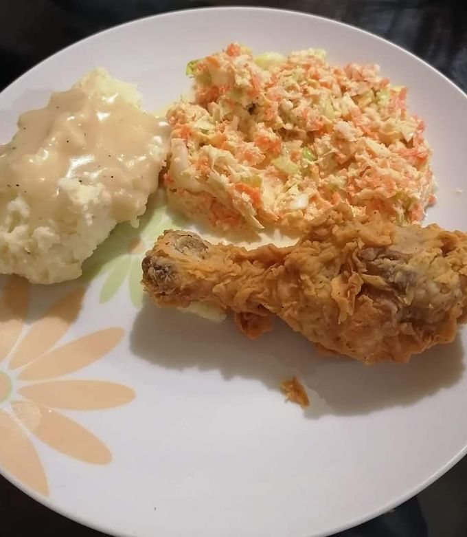 Una foto de Ensalada tipo KFC