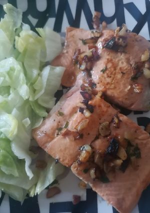 Una foto de Salmón con ajito y limón