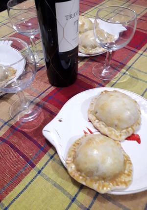 Una foto de Empanadas de mejillones y aceitunas negras