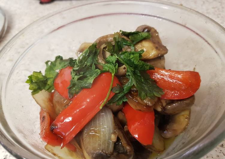 My Simple Garlic & Chilli Mushrooms, Onion And peppers. 😀