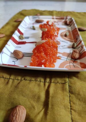 ગાજર હલવો (Gajar Halvo Recipe in Gujarati) રેસીપી મુખ્ય ફોટો