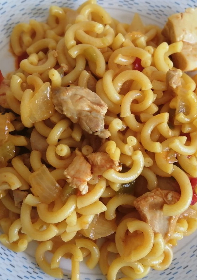 Una foto de Fideuá de Pollo fácil
