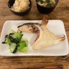 A picture of 🐟 Grilled collar of yellowtail - Buri-kama Shio-yaki Japanese style.