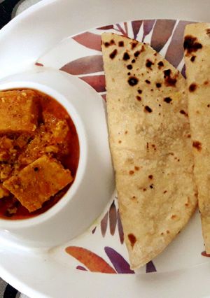 ઢોકળી નું શાક (Dhokli Shak Recipe In Gujarati) રેસીપી મુખ્ય ફોટો