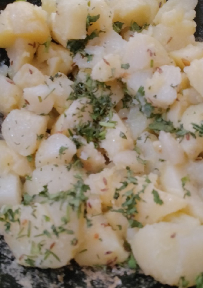 फलाहारी आलू(falahari aloo recipe in hindi) रेसिपी मुख्य फोटो