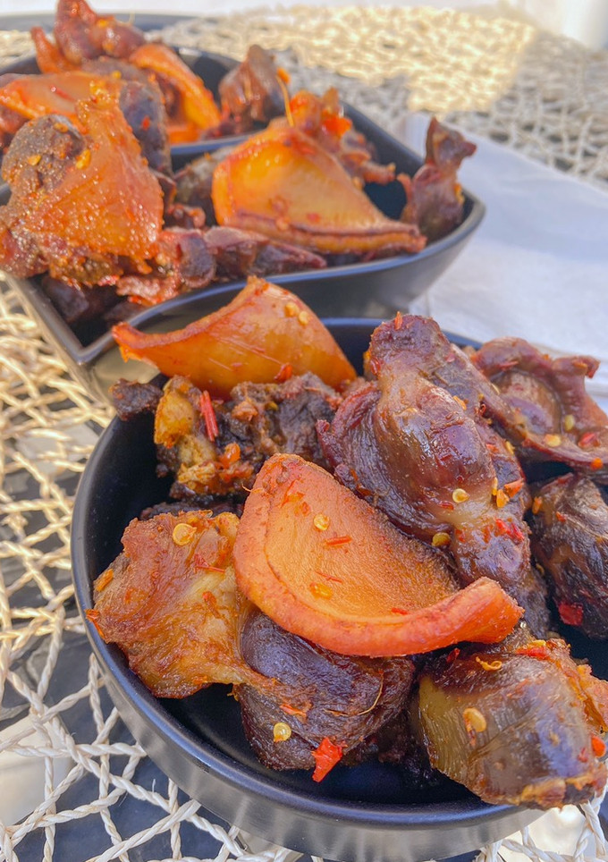 A picture of Peppered fried meat.