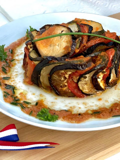 Una foto de 🇫🇷 "CONFIT BYALDI": variación de "RATATOUILLE" (Francia)
