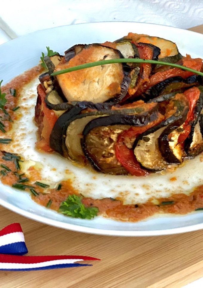 Una foto de 🇫🇷 "CONFIT BYALDI": variación de "RATATOUILLE" (Francia)