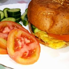 A picture of Anday wala burger.