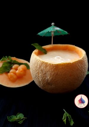 A picture of Cantaloupe smoothie.