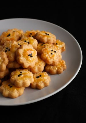 A picture of Salted Egg Yolk Cookies.