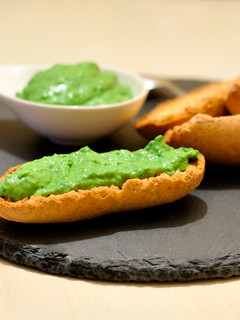 Una foto de Crema kale y aguacate