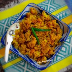 A picture of Phulkopi Posto (cauliflower with poppy seeds paste).