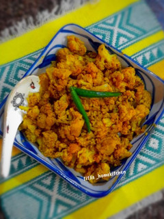 A picture of Phulkopi Posto (cauliflower with poppy seeds paste).