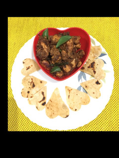 Multigrain atta heart சப்பாத்தி & செட்டிநாடு Chicken Ghee Roast செய்முறை முக்கிய புகைப்படம்