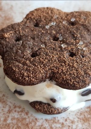 A picture of Sandwich Icecream.