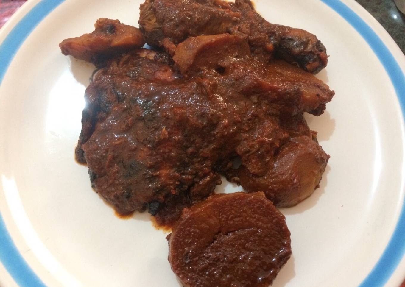 Pollo en adobo en olla de cocción lenta