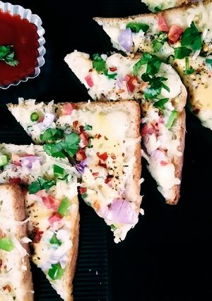 A picture of Mix veg Cheese garlic bread.