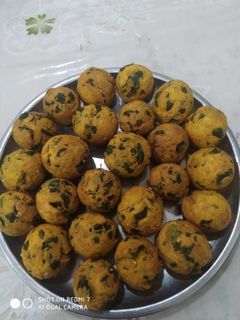 મેથી ના તળેલા મુઠીયા (Methi Fry Muthiya recipe in Gujarati) રેસીપી મુખ્ય ફોટો