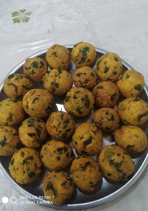 મેથી ના તળેલા મુઠીયા (Methi Fry Muthiya recipe in Gujarati) રેસીપી મુખ્ય ફોટો