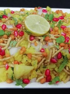इंदौरी पोहा (Indori poha recipe in Hindi) रेसिपी मुख्य फोटो