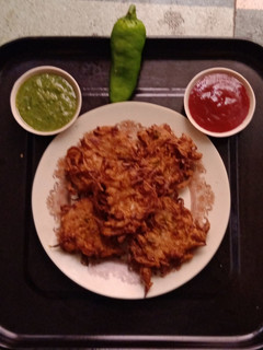 ઓનીયન પકોડા (Onion Pakoda Recipe In Gujarati) રેસીપી મુખ્ય ફોટો