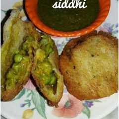 A picture of Bread matar kachori.