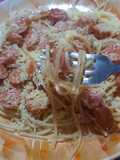 Fideos con salsa de salchicha de Viena