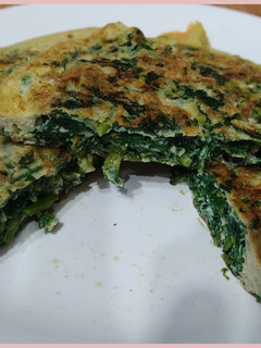 Una foto de Tortilla de hojas de nabo