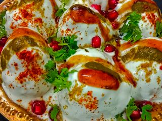 उड़द दाल के दही बड़े (Urad dal ke dahi bade recipe in Hindi)