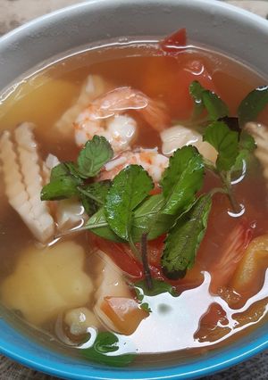 รูปของ #เทศกาลกินผัก: ซุปมันฝรั่ง มะเขือเทศ เห็ดออรินจิ กุ้งสด