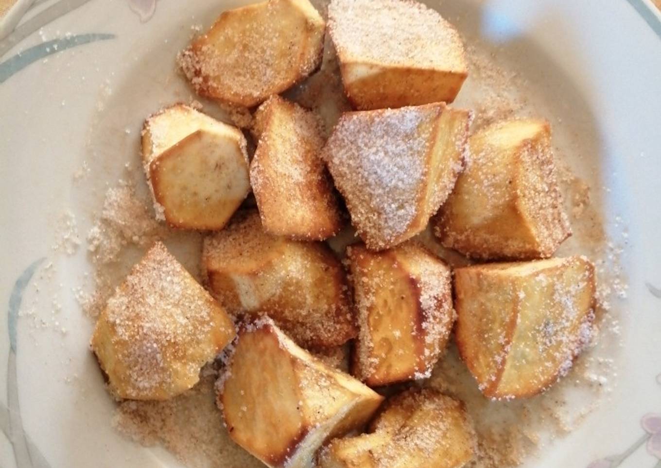 Camotes fritos con azúcar y canela